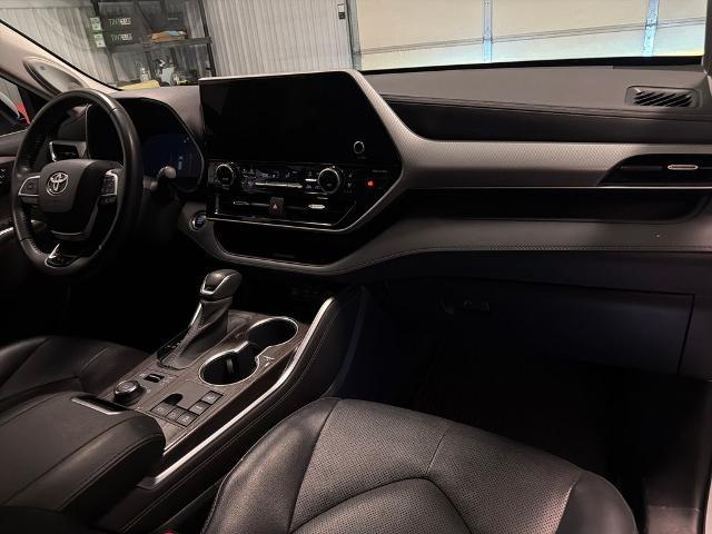 2023 Toyota Highlander Platinum