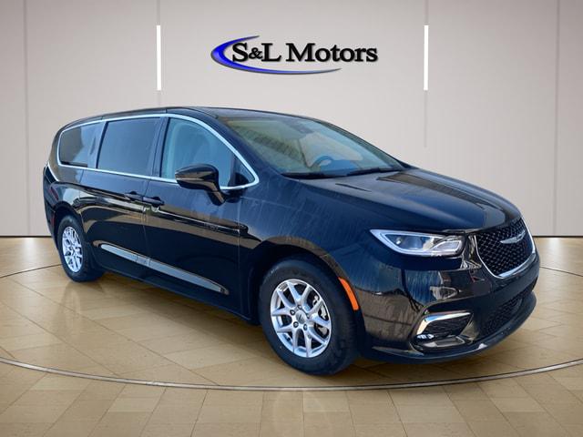 2024 Chrysler Pacifica Touring L for sale in Pulaski, WI