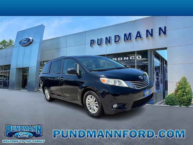 2017 Toyota Sienna XLE 8 Passenger for sale in Saint Charles, MO