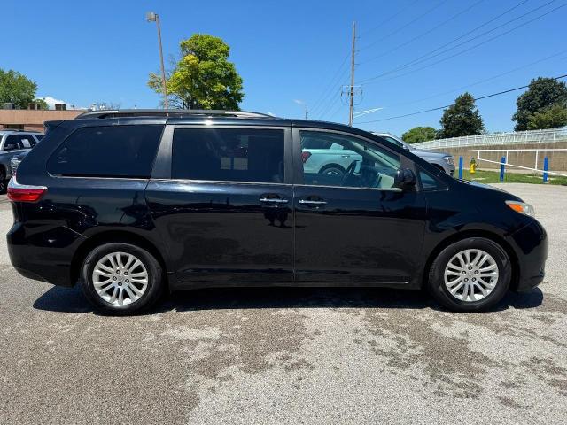 2017 Toyota Sienna XLE 8 Passenger