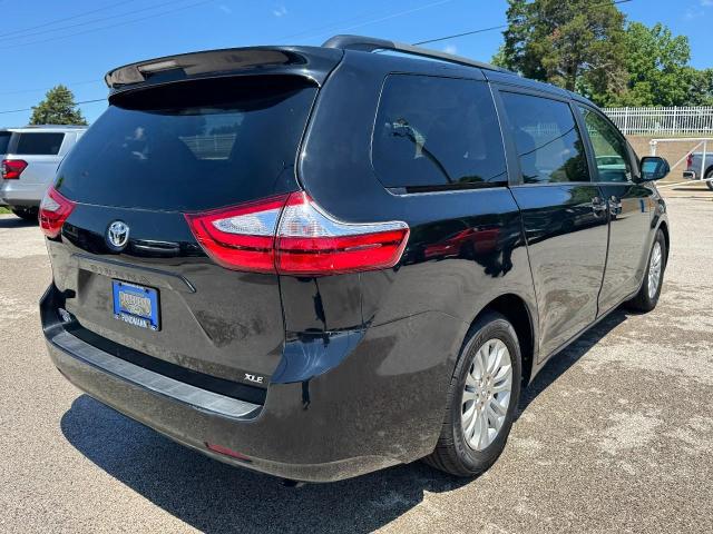 2017 Toyota Sienna XLE 8 Passenger
