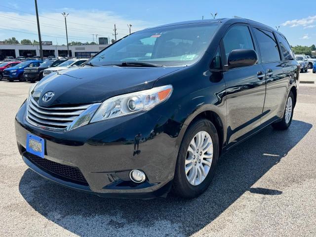 2017 Toyota Sienna XLE 8 Passenger