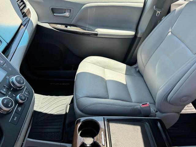 2017 Toyota Sienna XLE 8 Passenger