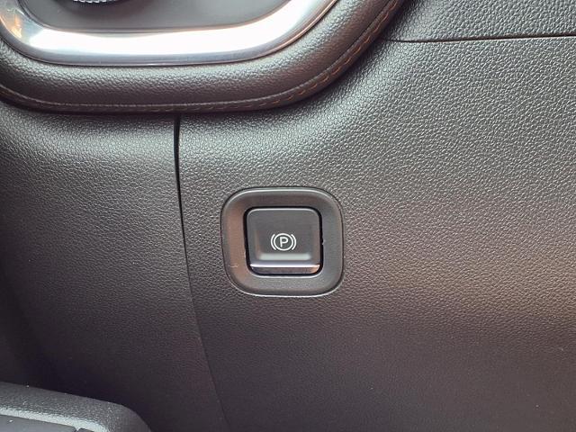 2021 GMC Sierra 1500 4WD Crew Cab Short Box AT4