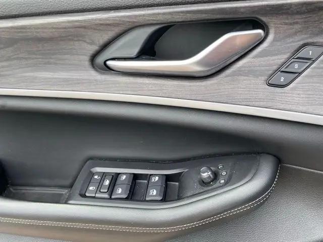 2023 Jeep Grand Cherokee Limited 4x2