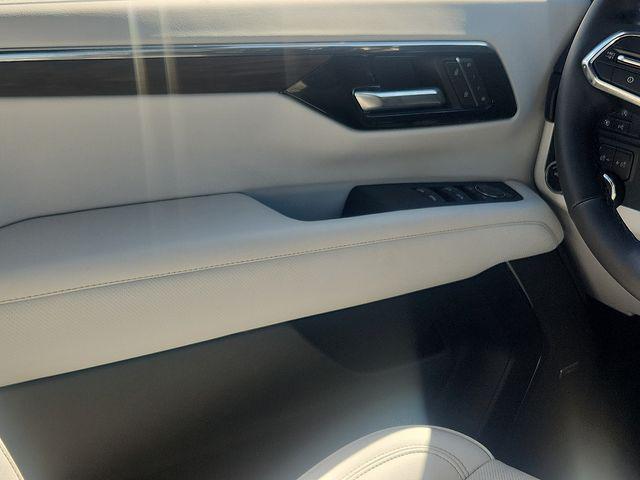 2025 Chevrolet Suburban 4WD Premier