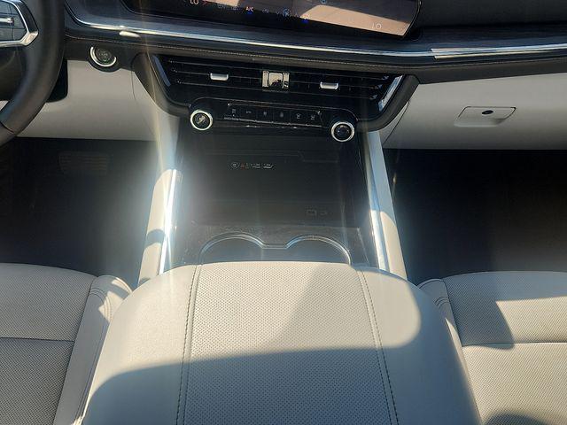 2025 Chevrolet Suburban 4WD Premier