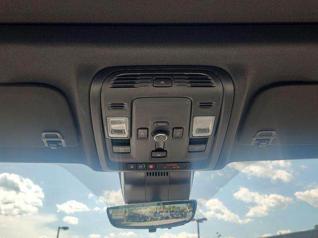 2025 Chevrolet Suburban 4WD Premier