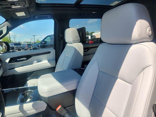 2025 Chevrolet Suburban 4WD Premier