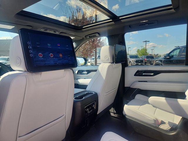 2025 Chevrolet Suburban 4WD Premier