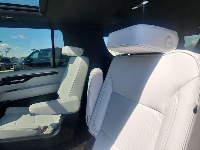 2025 Chevrolet Suburban 4WD Premier