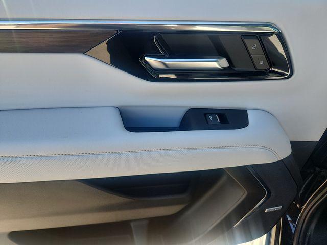 2025 Chevrolet Suburban 4WD Premier