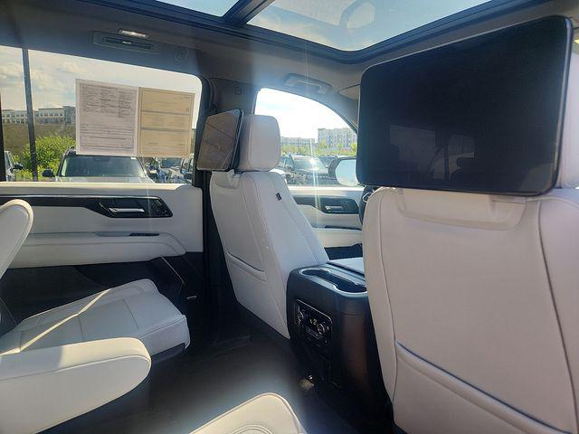 2025 Chevrolet Suburban 4WD Premier