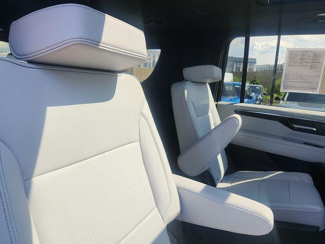 2025 Chevrolet Suburban 4WD Premier