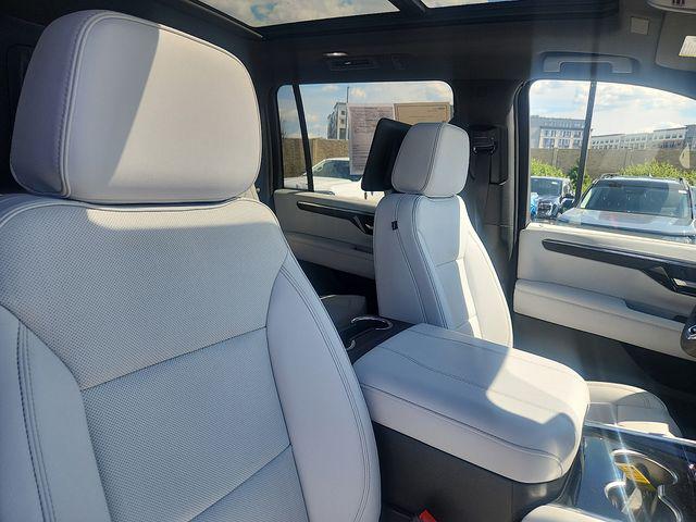 2025 Chevrolet Suburban 4WD Premier