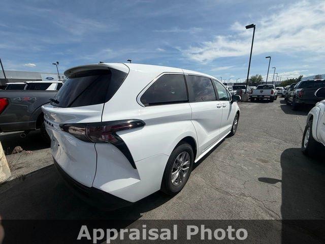 2026 Toyota Sienna LE