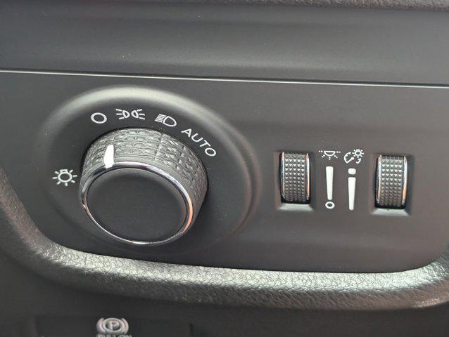 2021 Jeep Grand Cherokee Laredo 4x2