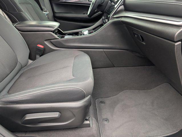 2021 Jeep Grand Cherokee Laredo 4x2