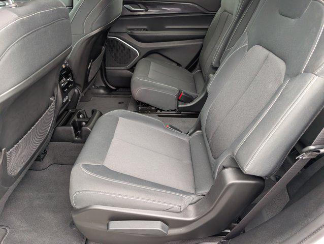 2021 Jeep Grand Cherokee Laredo 4x2