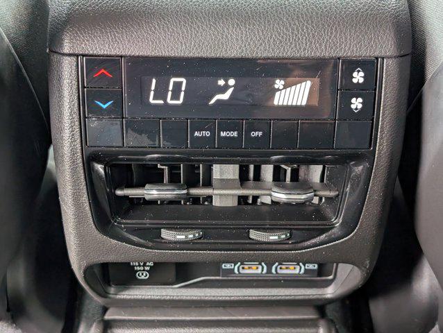 2021 Jeep Grand Cherokee Laredo 4x2