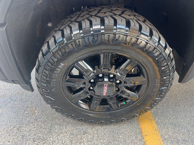 2025 GMC Sierra 3500HD 4WD Crew Cab Standard Bed AT4