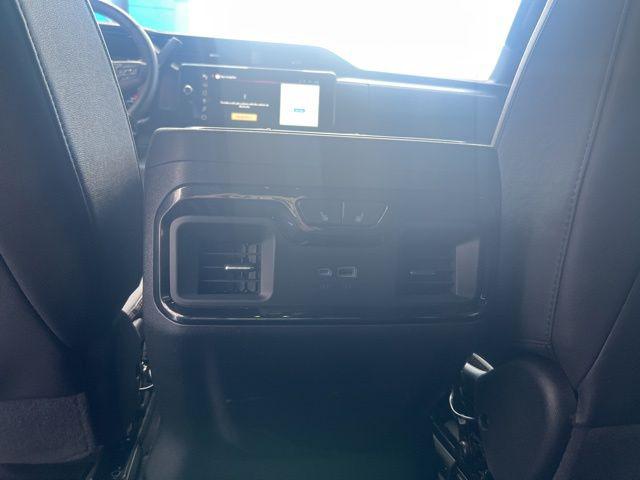 2025 GMC Sierra 3500HD 4WD Crew Cab Standard Bed AT4