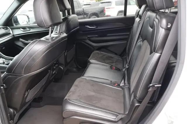 2023 Jeep Grand Cherokee L Altitude 4x4