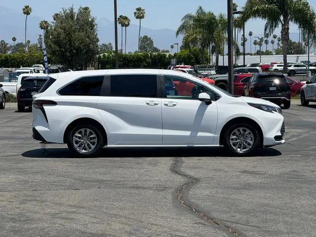 2026 Toyota Sienna LE
