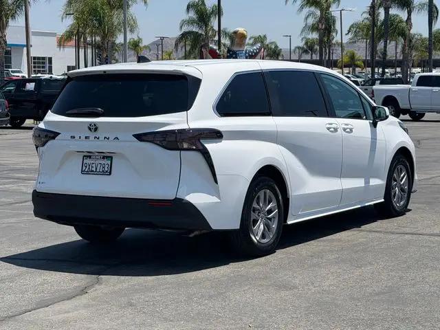 2026 Toyota Sienna LE