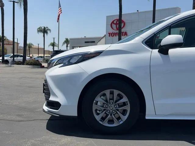 2026 Toyota Sienna LE