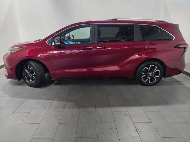2025 Toyota Sienna Platinum