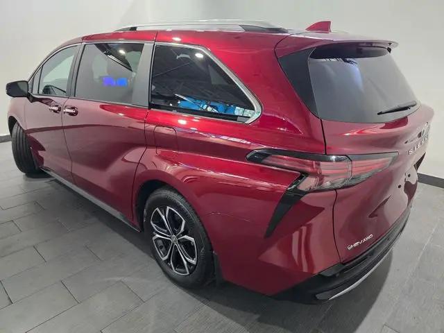 2025 Toyota Sienna Platinum