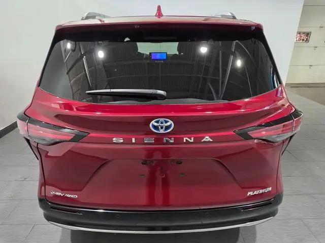 2025 Toyota Sienna Platinum