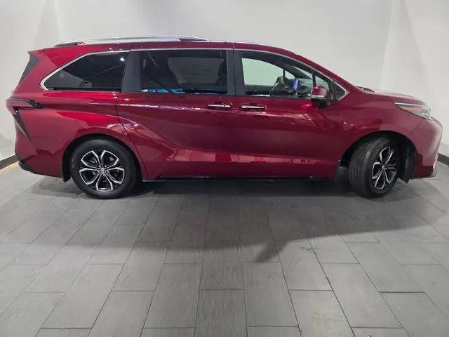 2025 Toyota Sienna Platinum