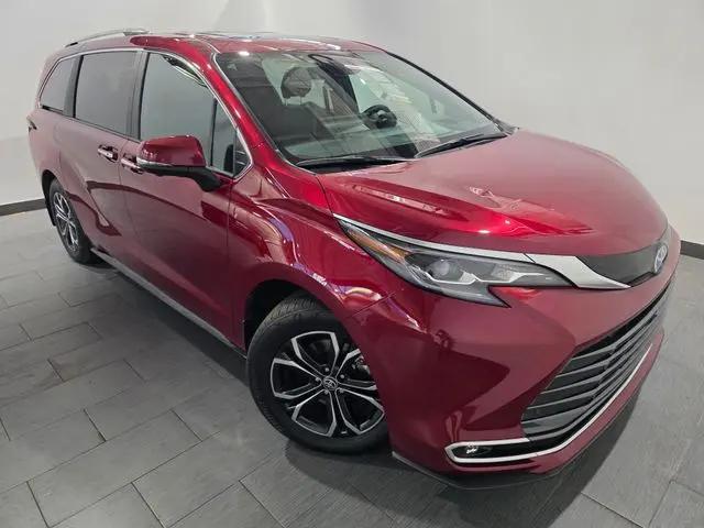 2025 Toyota Sienna Platinum