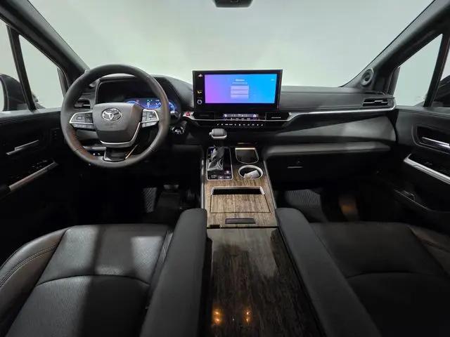 2025 Toyota Sienna Platinum
