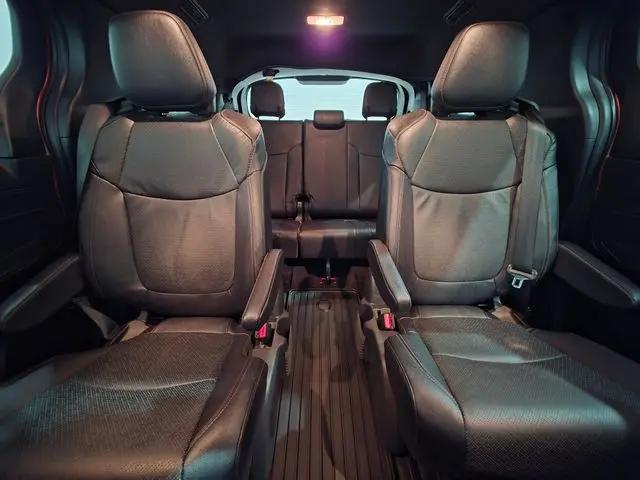2025 Toyota Sienna Platinum