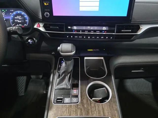 2025 Toyota Sienna Platinum