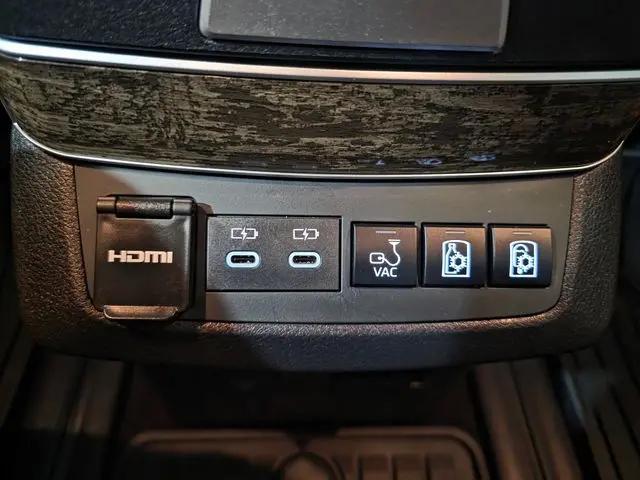 2025 Toyota Sienna Platinum