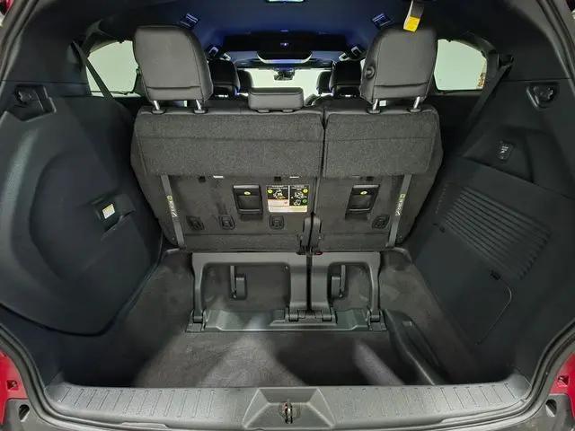 2025 Toyota Sienna Platinum