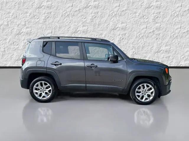 2017 Jeep Renegade Latitude FWD