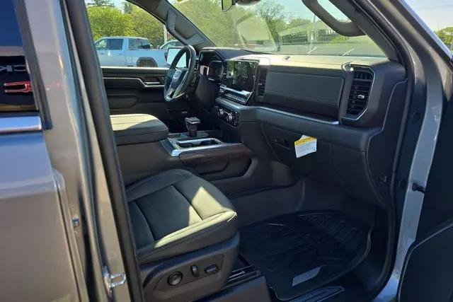 2026 GMC Sierra 1500 Crew Cab, Short Bed, SLT, 4WD