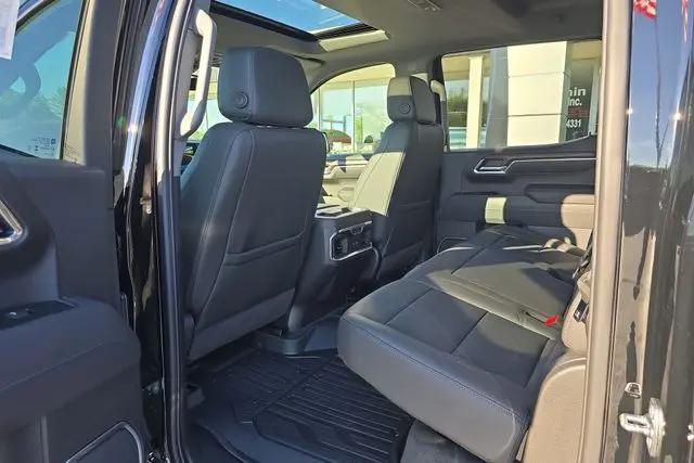 2026 GMC Sierra 1500 Crew Cab, Short Bed, SLT, 4WD