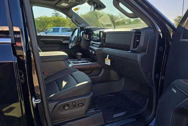 2026 GMC Sierra 1500 Crew Cab, Short Bed, SLT, 4WD