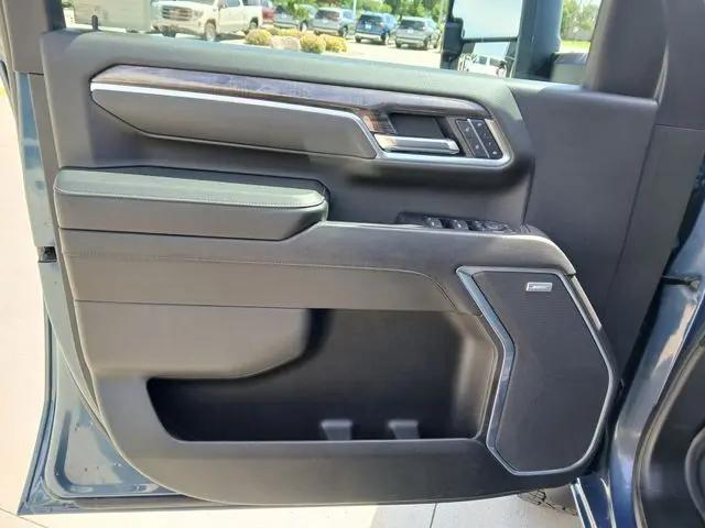 2025 Chevrolet Silverado 2500HD 4WD Crew Cab Standard Bed LTZ