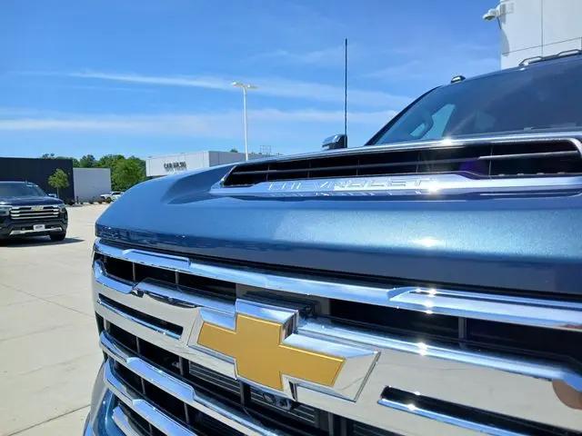 2025 Chevrolet Silverado 2500HD 4WD Crew Cab Standard Bed LTZ
