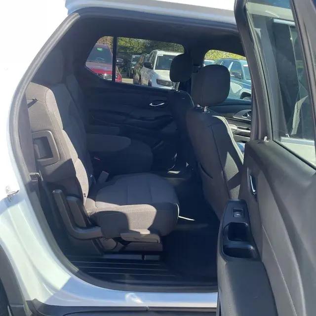 2023 Chevrolet Traverse AWD LT Cloth