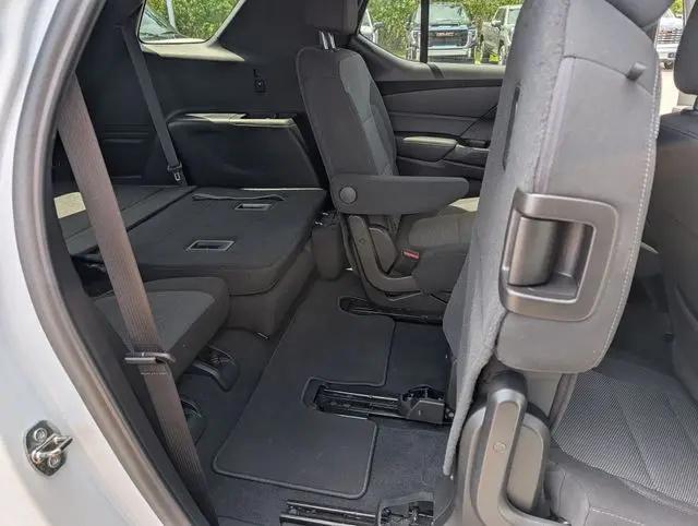 2023 Chevrolet Traverse AWD LT Cloth