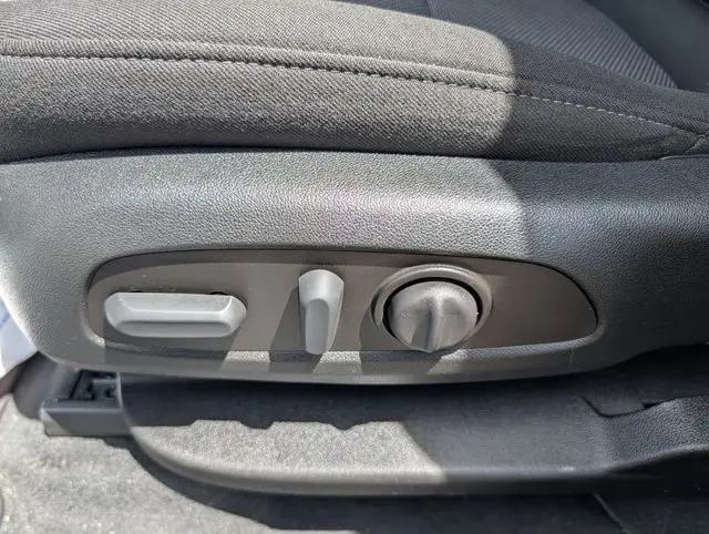 2023 Chevrolet Traverse AWD LT Cloth