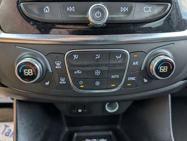 2023 Chevrolet Traverse AWD LT Cloth